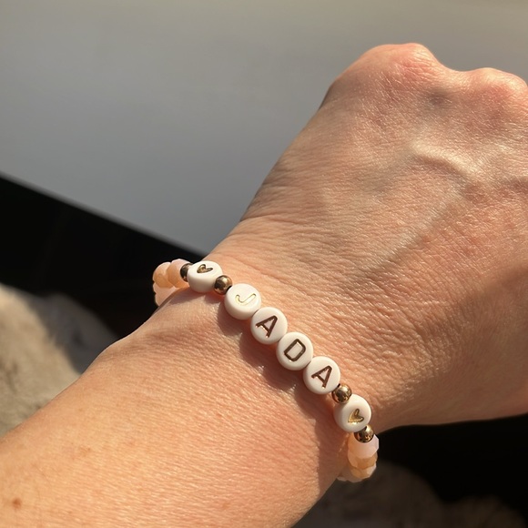 Pink Beaded Bracelet JADA with Gold Accents - Picture 3 of 3